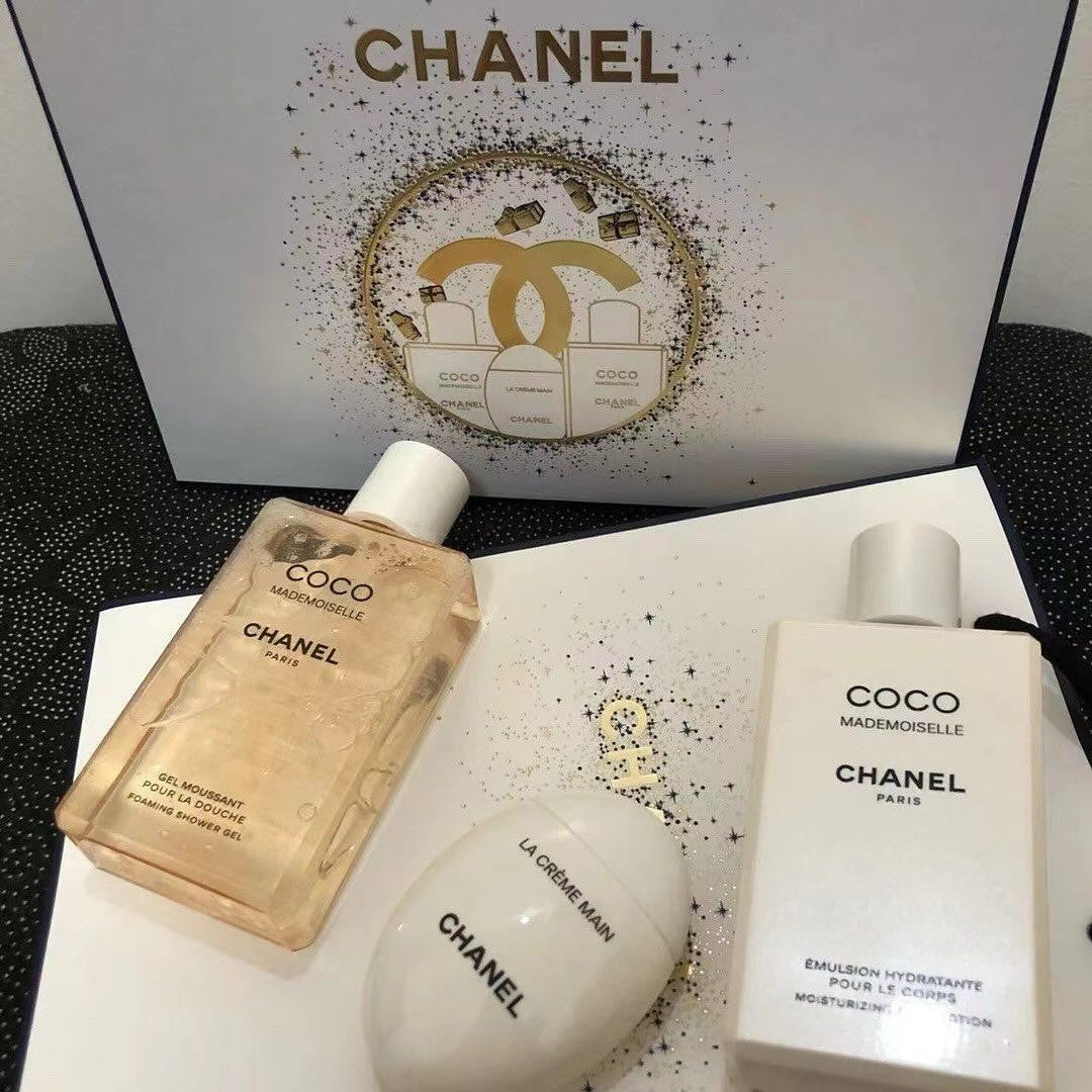 بوكس من مجموعة شانيل مع الملحقات coco mademoislle