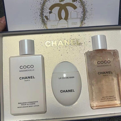 بوكس من مجموعة شانيل مع الملحقات coco mademoislle