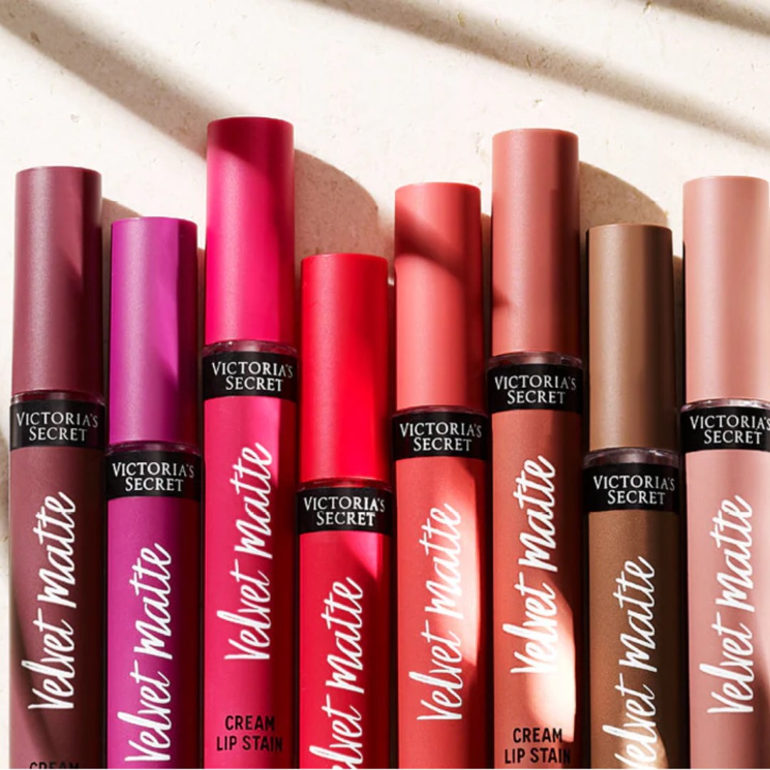 مجموعة أحمر شفاه لوف فيلفيت مات من فيكتوريا سيكريت