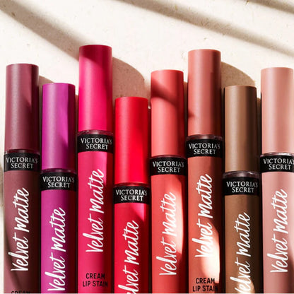 مجموعة أحمر شفاه لوف فيلفيت مات من فيكتوريا سيكريت