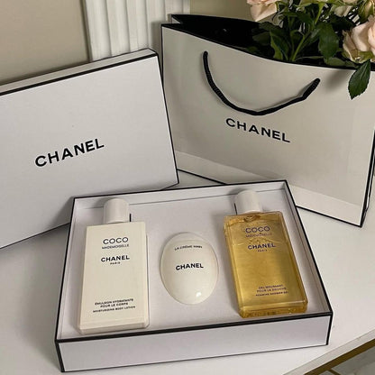 بوكس من مجموعة شانيل مع الملحقات coco mademoislle